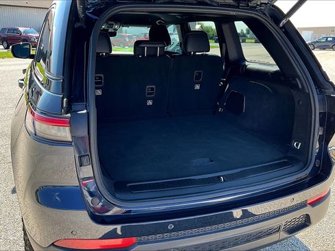 Used 2024 Jeep Grand Cherokee Trailhawk image 19