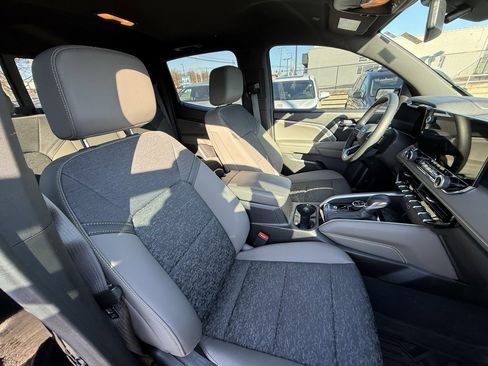 Used 2024 Chevrolet Colorado ZR2 w/ Technology Package image 36