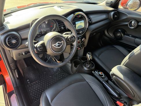 Used 2021 MINI Cooper Cooper w/ 6.5" Touchscreen Package image 12