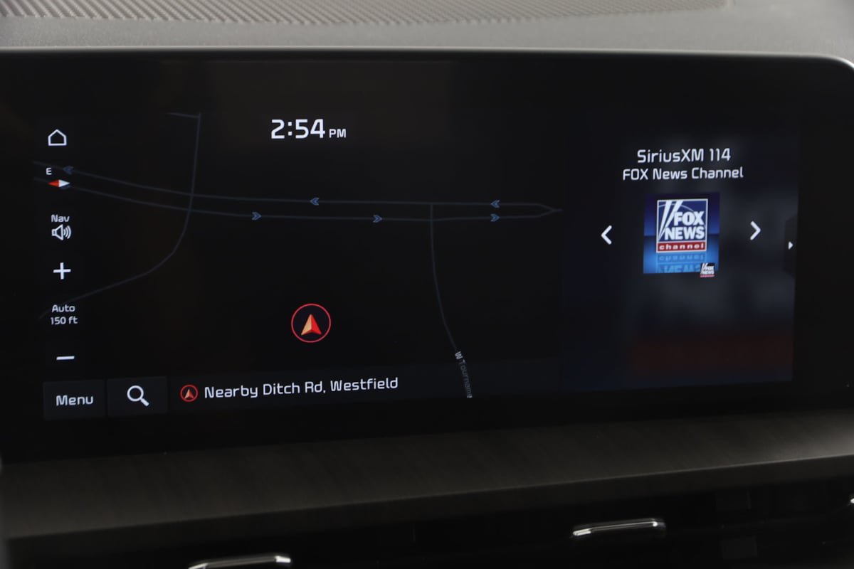 Used 2024 Kia Telluride EX w/ EX Captain's Chair Package FWD image 9