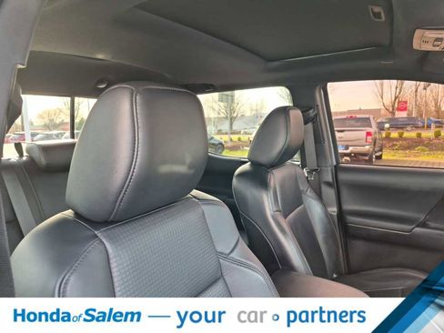 Used 2020 Toyota Tacoma TRD Off-Road image 14