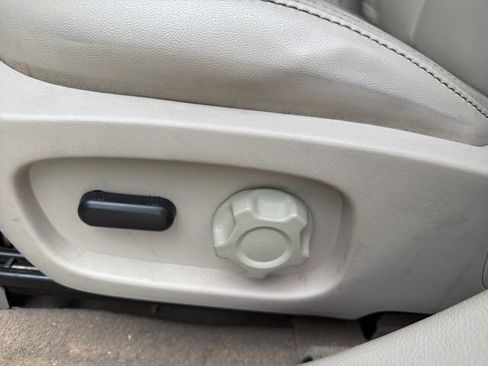 Used 2012 Ford Taurus SEL image 11