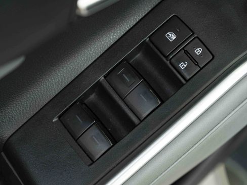 Used 2024 Toyota Highlander XLE FWD image 38