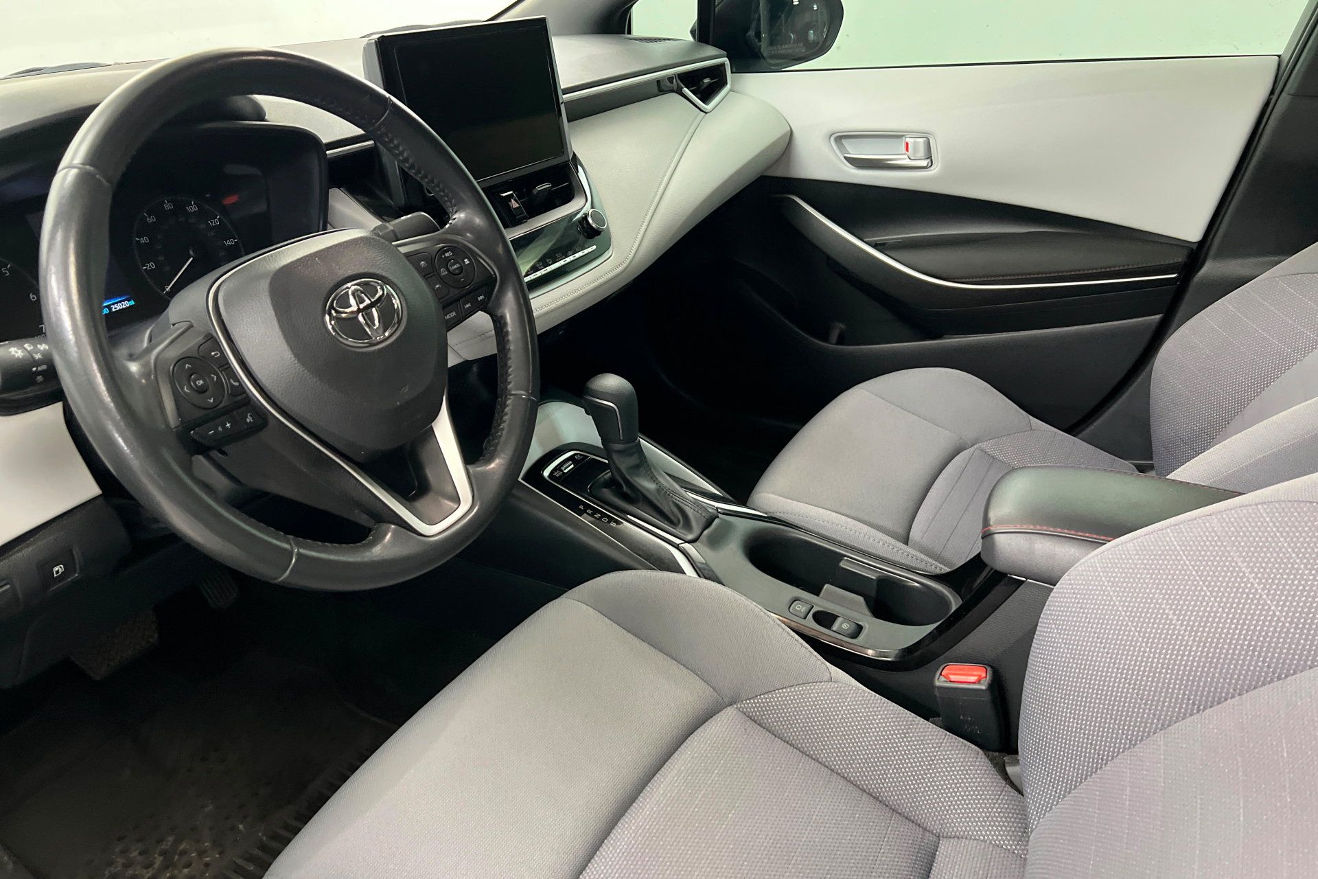 Used 2024 Toyota Corolla SE w/ Convenience Package AWD/4WD image 16