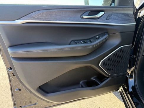 New 2025 Jeep Grand Cherokee Limited w/ Black Appearance Package image 10