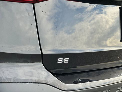 Used 2022 Volkswagen Taos SE image 32