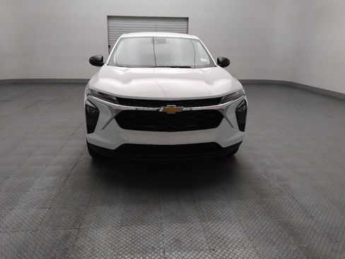 Used 2025 Chevrolet Trax LS FWD image 14