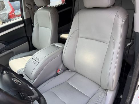 Used 2014 Toyota Highlander XLE AWD/4WD image 6