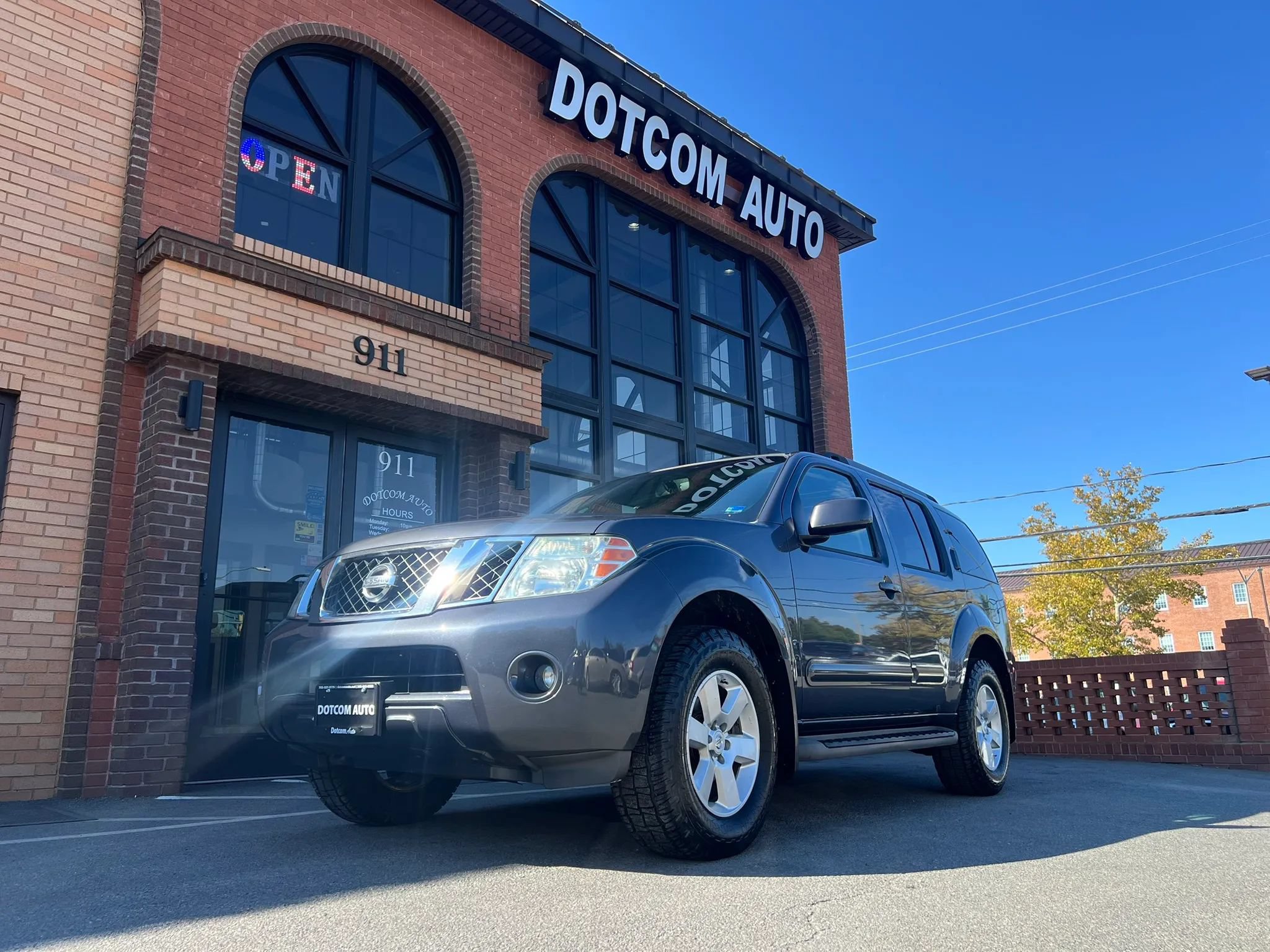 Used 2012 Nissan Pathfinder SV AWD/4WD image 3