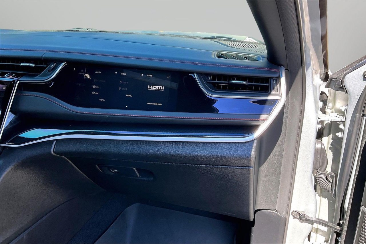 Certified 2022 Jeep Grand Cherokee Trailhawk w/ Luxury Tech Group III AWD/4WD image 21