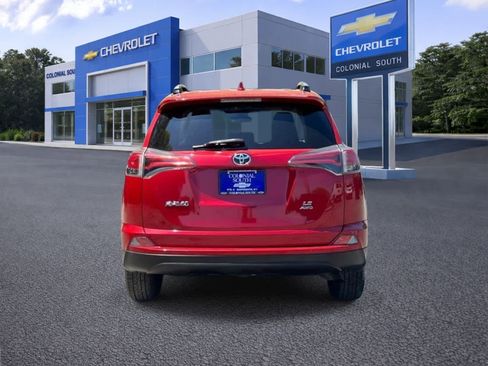 Used 2017 Toyota RAV4 LE AWD/4WD image 5