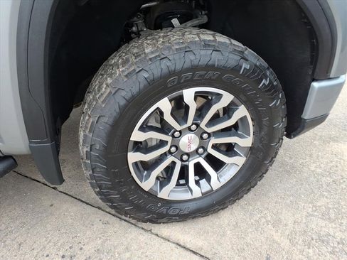 Used 2023 GMC Sierra 1500 AT4 w/ AT4 Premium Package image 9