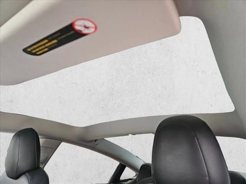 Used 2022 Tesla Model 3 image 17