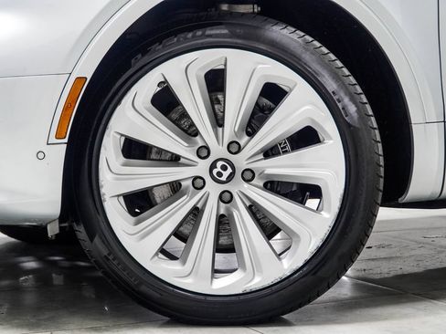 Used 2021 Bentley Bentayga AWD/4WD image 6