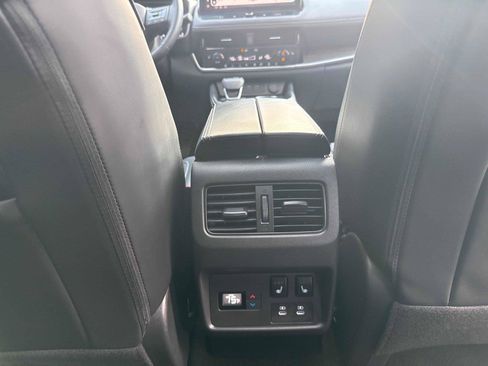 Used 2025 Nissan Rogue Platinum w/ Platinum Premium Package FWD image 30