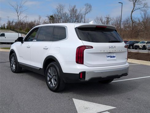 Used 2024 Kia Telluride LX image 3