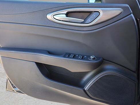 New 2025 Alfa Romeo Giulia Base w/ Driving Assist Package image 17