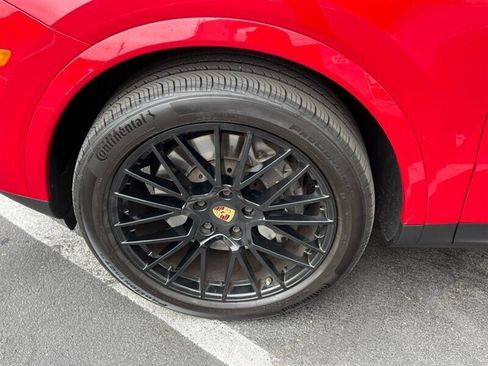 Used 2021 Porsche Cayenne image 14