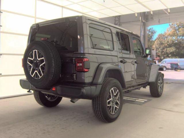Used 2025 Jeep Wrangler Unlimited Sahara AWD/4WD image 3