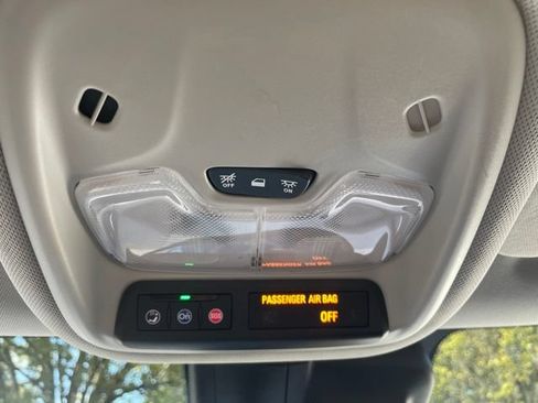Used 2022 Chevrolet TrailBlazer LT w/ Convenience Package FWD image 29