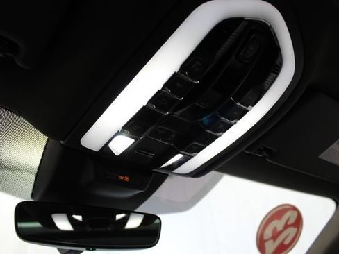 Used 2023 Porsche Macan Turbo AWD/4WD image 21