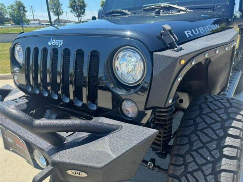 Used 2018 Jeep Wrangler Unlimited Rubicon w/ Connectivity Group AWD/4WD image 22