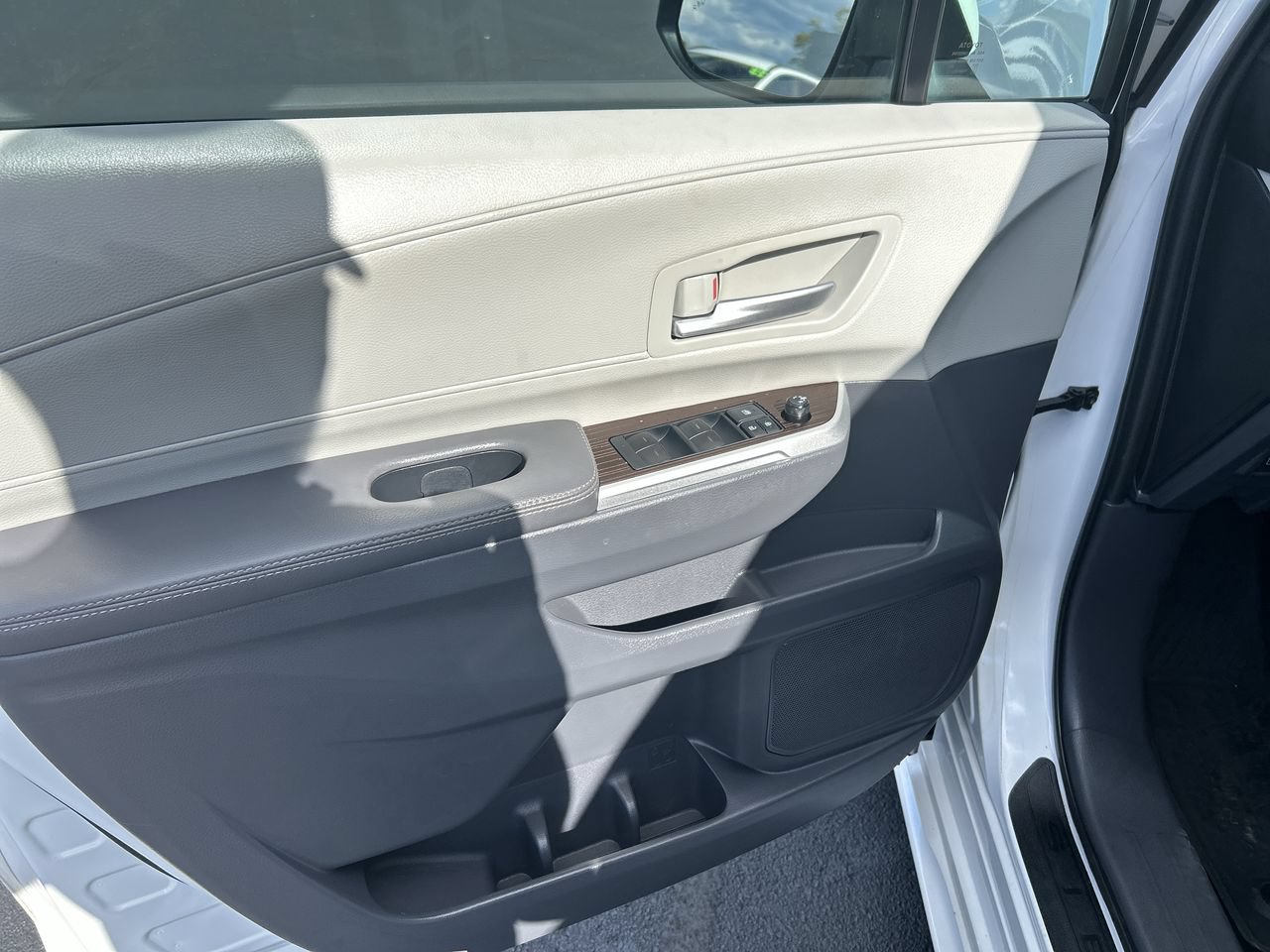 Used 2022 Toyota Sienna XLE w/ XLE Plus Package AWD/4WD image 19
