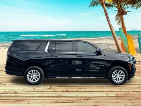 Used 2026 Chevrolet Suburban LT w/ Comfort Package RWD image 7