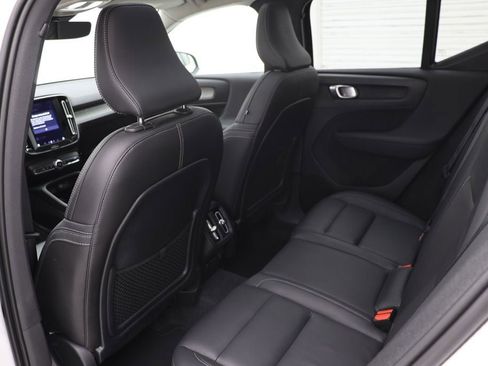 Used 2025 Volvo XC40 B5 Core image 11