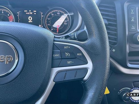 Used 2016 Jeep Cherokee Sport image 13