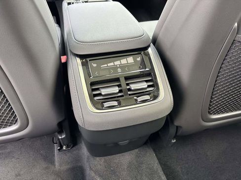 New 2026 Volvo XC90 B6 Plus w/ Protection Package Premier image 32