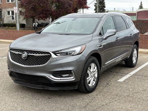 Used 2019 Buick Enclave Essence image 2