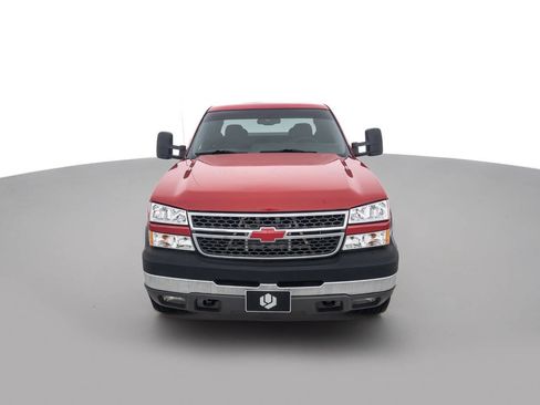 Used 2005 Chevrolet Silverado 2500 LS w/ Heavy-Duty Power Package image 2