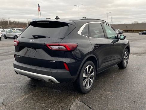 Used 2023 Ford Escape Platinum image 3