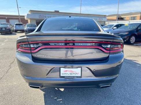 Used 2015 Dodge Charger SE w/ Sport Appearance Group image 4