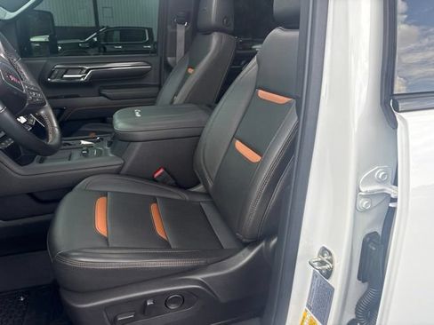 Used 2024 GMC Sierra 2500 AT4 w/ AT4 Premium Plus Package AWD/4WD image 9