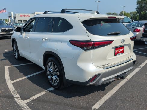 Used 2021 Toyota Highlander Platinum AWD/4WD image 3