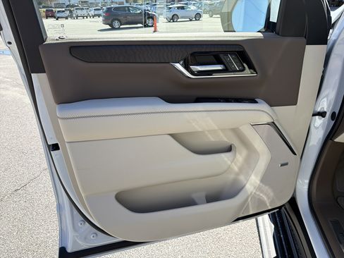 New 2026 GMC Yukon XL Denali image 12