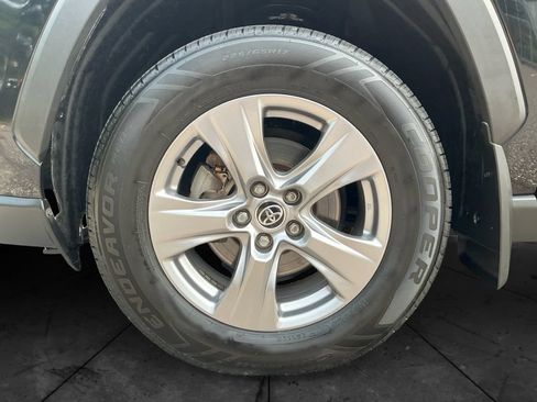 Used 2022 Toyota RAV4 XLE AWD/4WD image 15