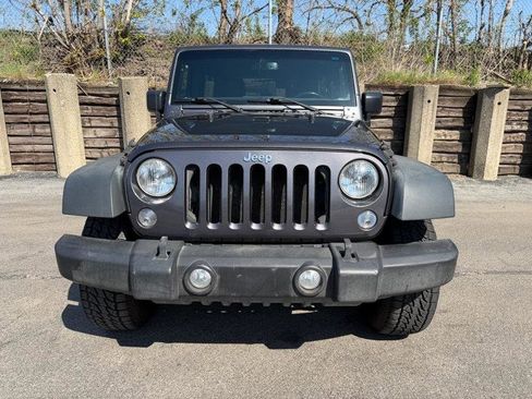 Used 2016 Jeep Wrangler Unlimited Rubicon w/ Connectivity Group AWD/4WD image 2
