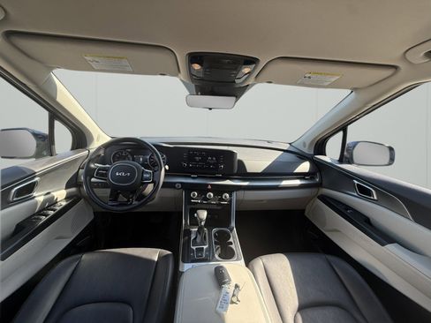 Used 2024 Kia Carnival LX FWD image 26