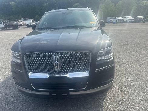Used 2024 Lincoln Navigator L 4WD image 2
