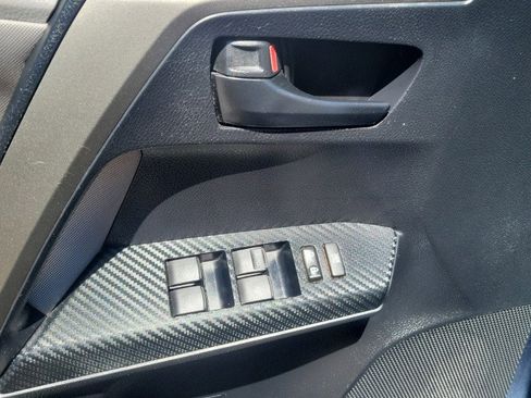 Used 2013 Toyota RAV4 LE FWD image 16