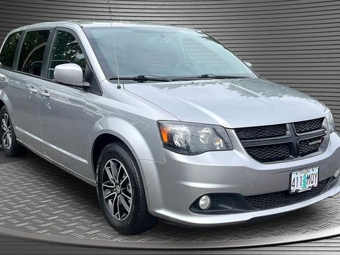 Used 2018 Dodge Grand Caravan SE FWD image 1