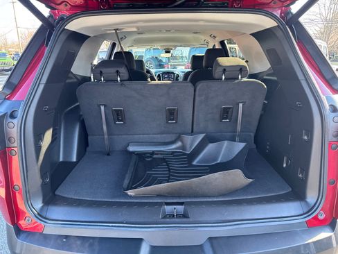 Used 2021 Chevrolet Traverse LT image 37