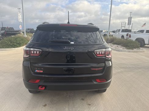 Used 2023 Jeep Compass Trailhawk AWD/4WD image 5