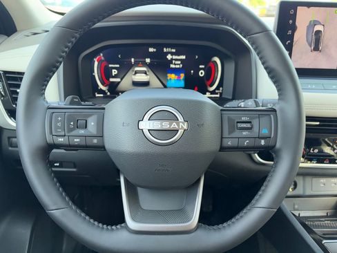 Used 2025 Nissan Rogue SL w/ SL Premium Package image 11