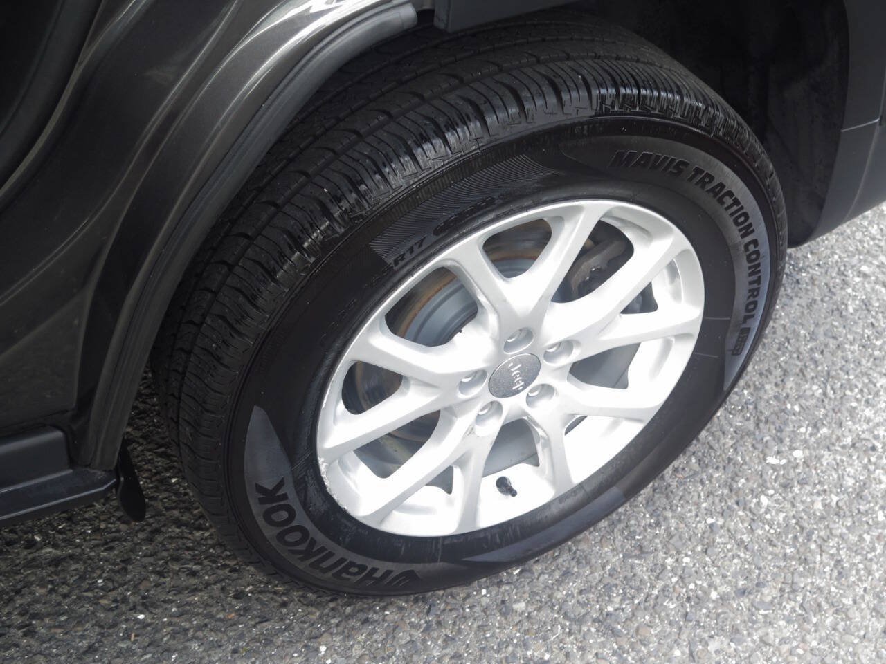 Used 2016 Jeep Cherokee Latitude AWD/4WD image 24