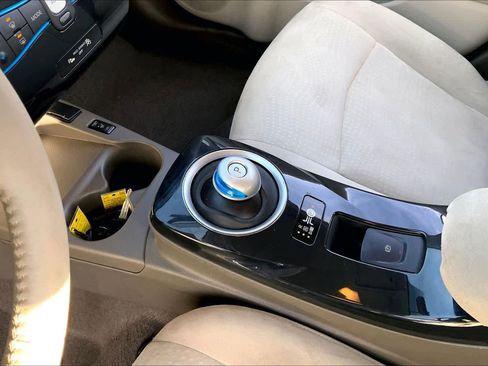 Used 2012 Nissan Leaf SL image 16