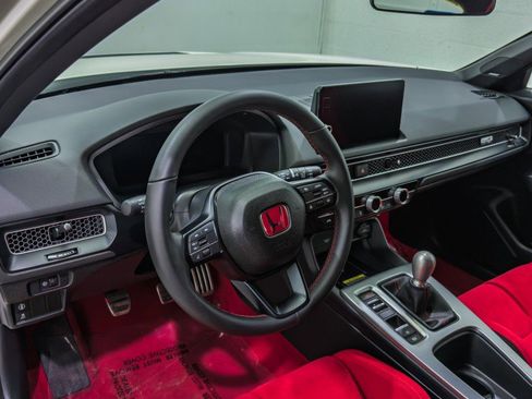 Used 2025 Honda Civic Type R image 11